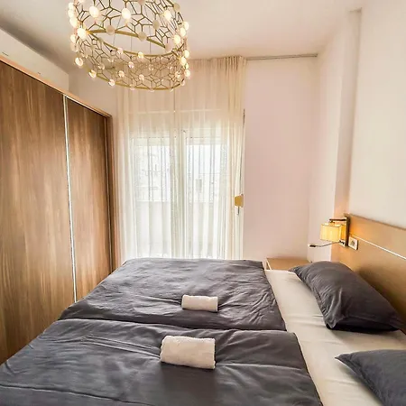Appartement Cafex 815 *